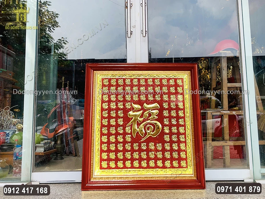 Từng họa tiết hoa văn tr&ecirc;n bức tranh được chạm th&uacute;c nổi sắc n&eacute;t